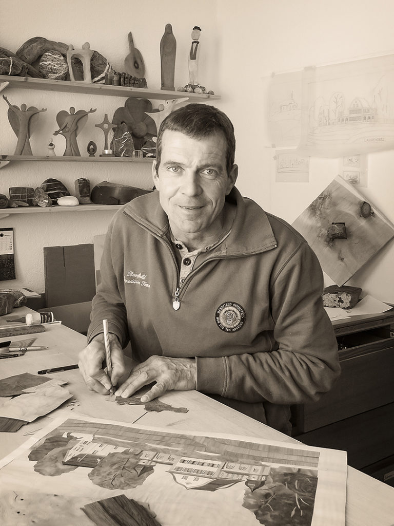 Kontakt Thomas Moser Feine Kunst mit Holz Intarsien Skulpturen aus