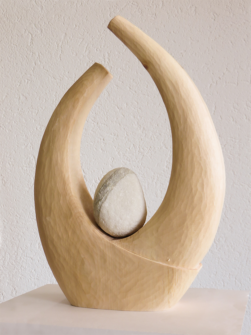 «Ohne Titel» Thomas Moser 2019 Skulptur aus Holz und Melchaa-Stein