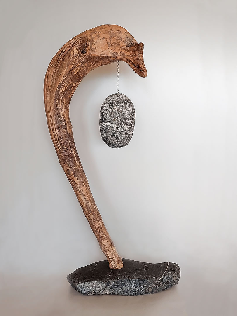 «Skulptur Schwemmholz/Stein» Thomas Moser – Kunst mit Holz